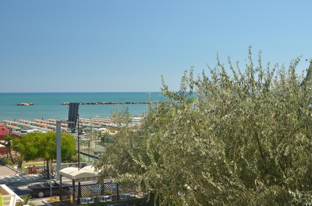 Hotel Nettuno Cesenatico Extérieur photo