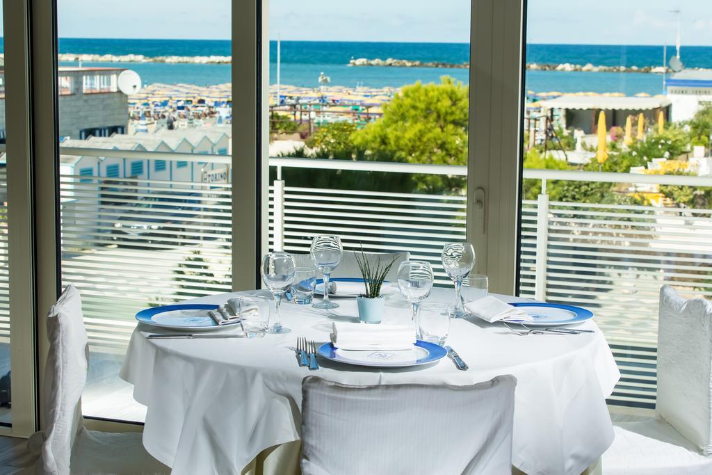 Hotel Nettuno Cesenatico Extérieur photo
