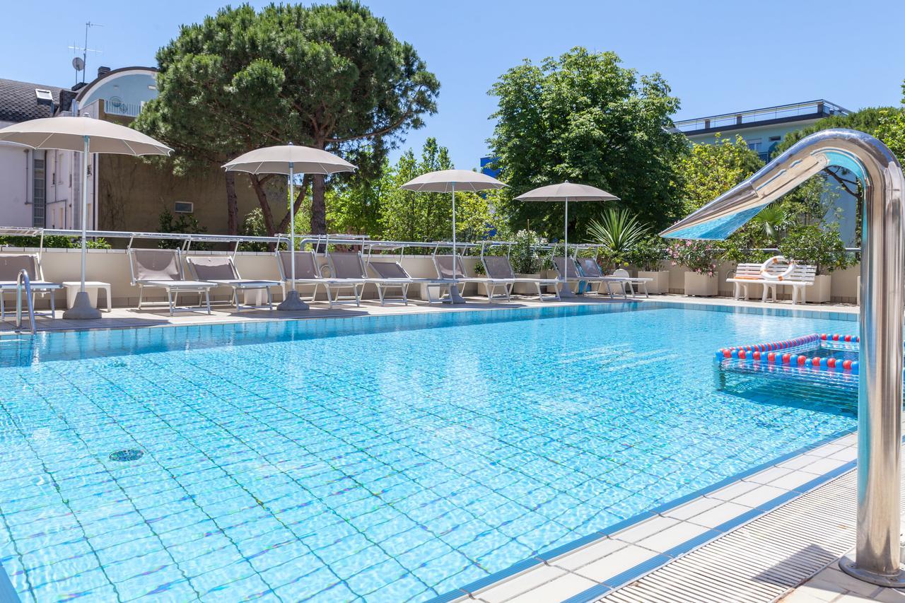 Hotel Nettuno Cesenatico Extérieur photo